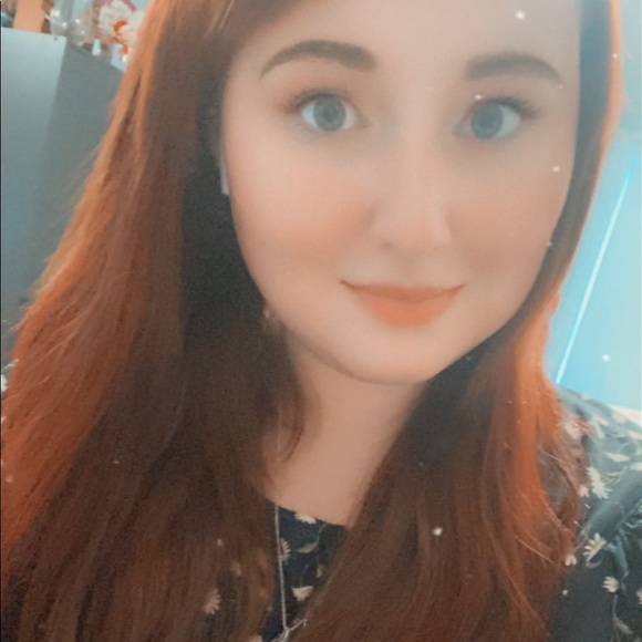 Meet your Posher, Erin - Picture 1 of 2